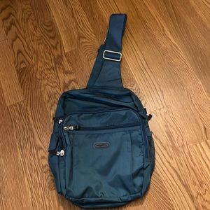 Baggallini Sling Bag. NWOT